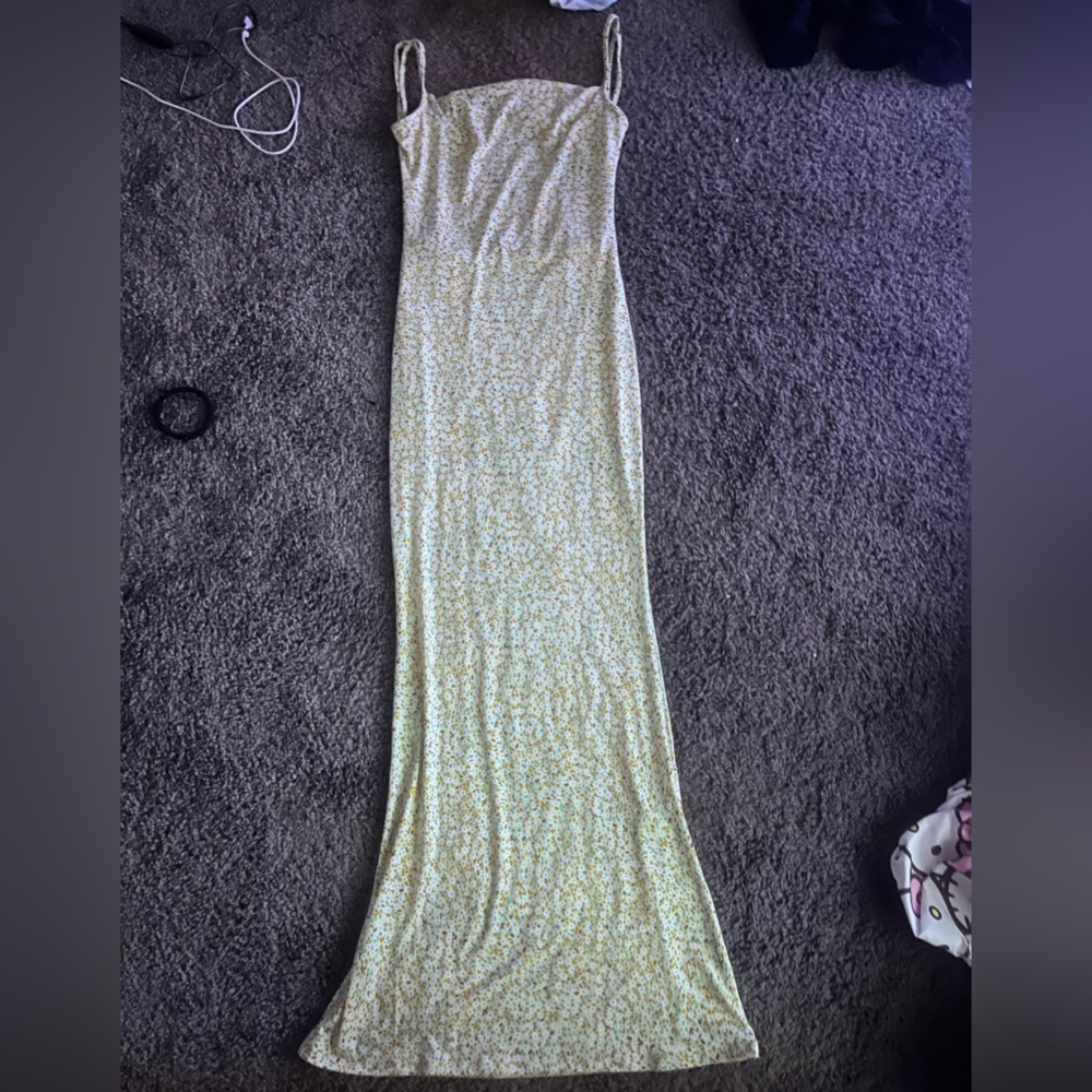 size small in womens, forever 21, long beautiful yellowish green backless dress